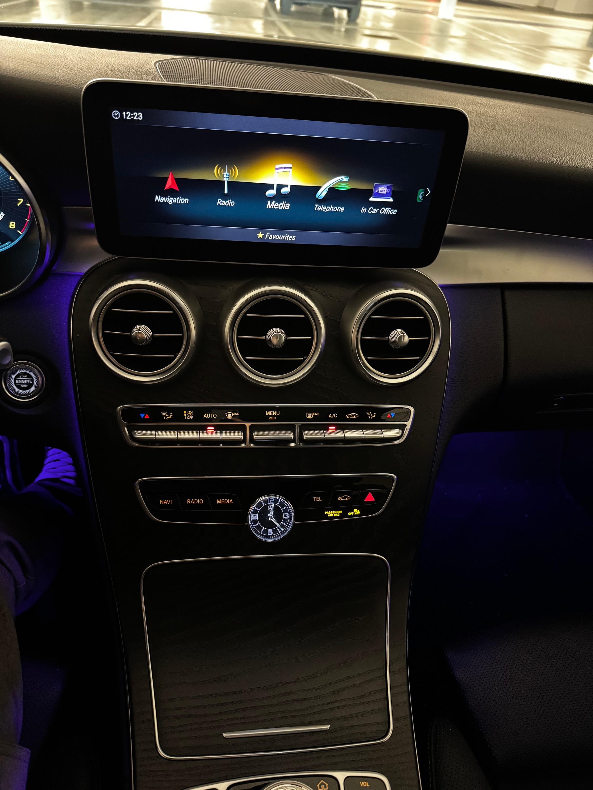 MERCEDES-BENZ C 200 Swiss Star AMG Line 4M 9G-Tronic-image-10