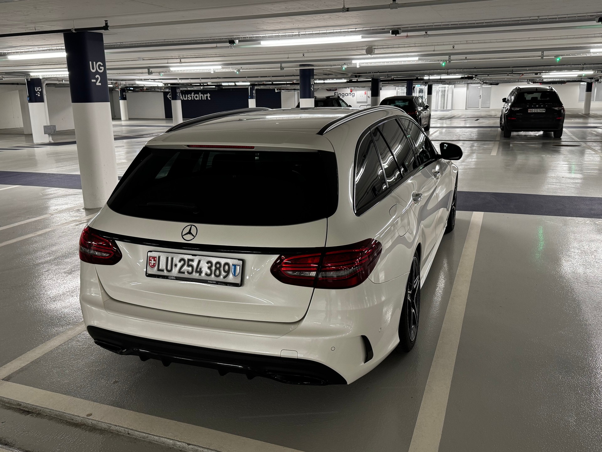MERCEDES-BENZ C 200 Swiss Star AMG Line 4M 9G-Tronic-image-3