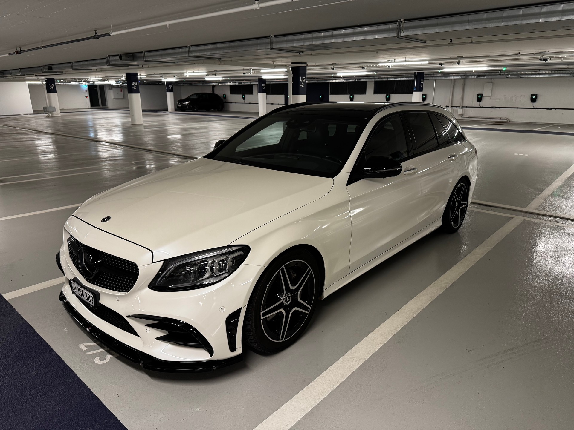 MERCEDES-BENZ C 200 Swiss Star AMG Line 4M 9G-Tronic-image-5