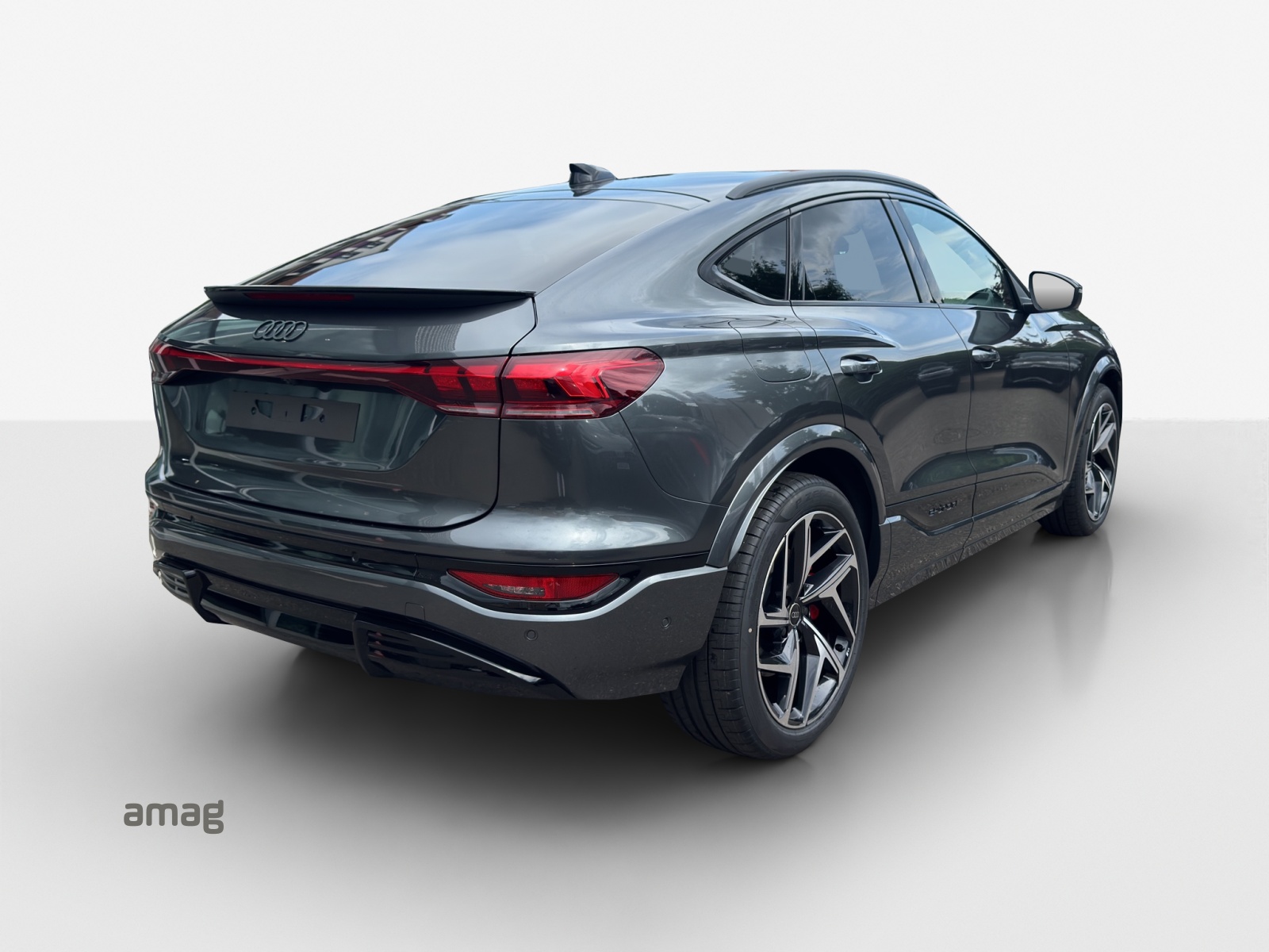 AUDI SQ6 Sportback e-tron quattro-image-4