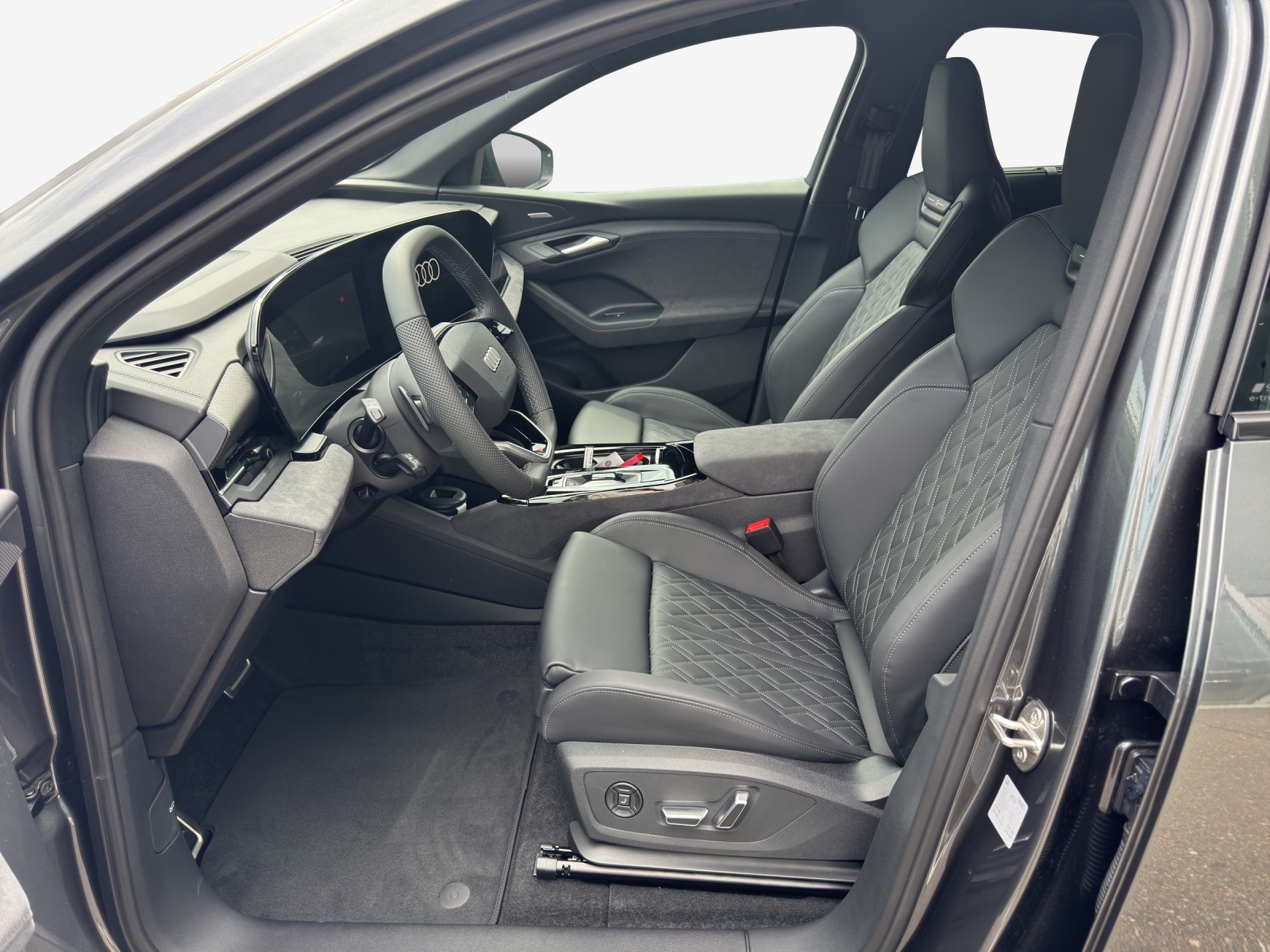 AUDI SQ6 Sportback e-tron quattro-image-7