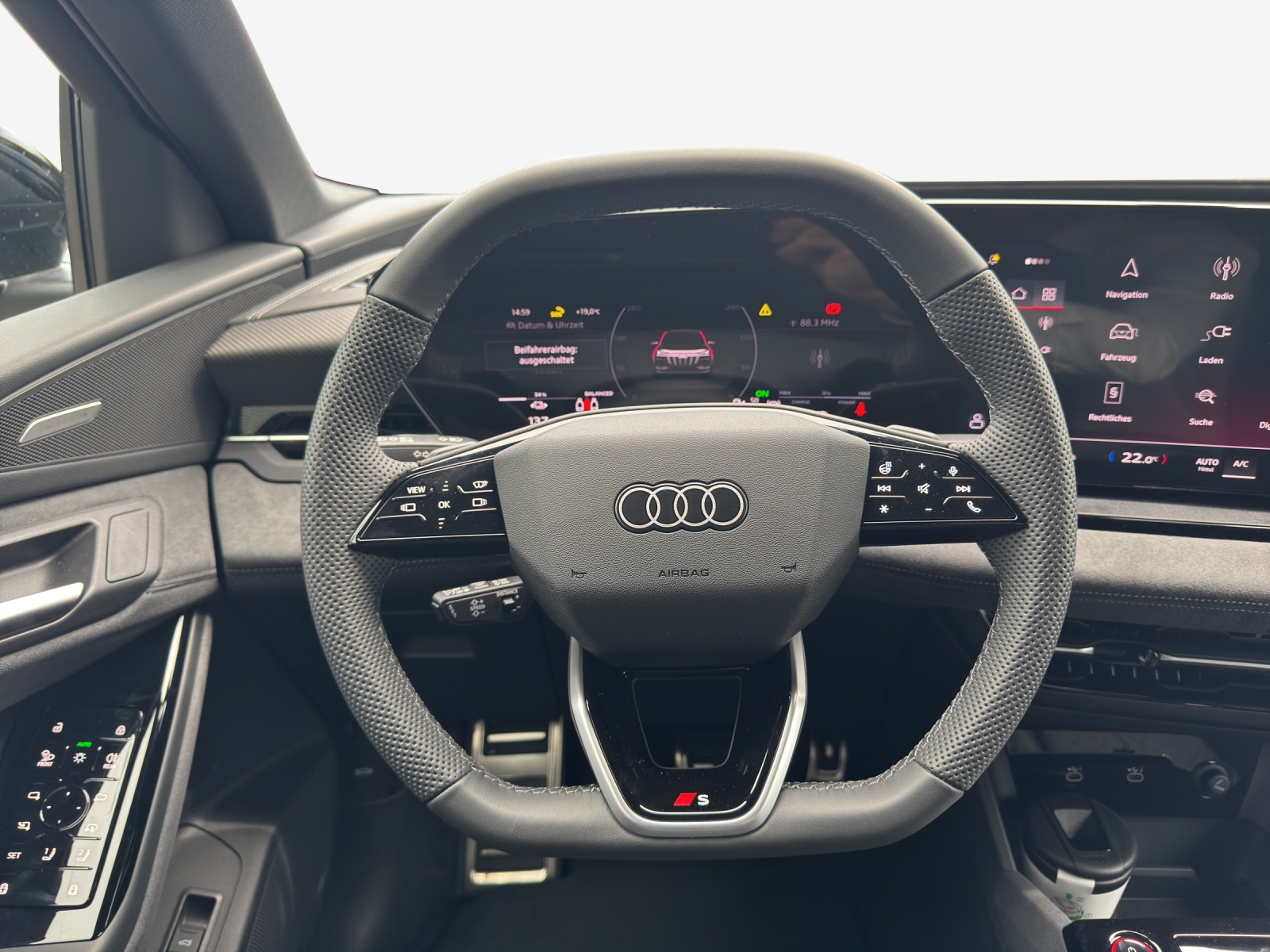 AUDI SQ6 Sportback e-tron quattro-image-9