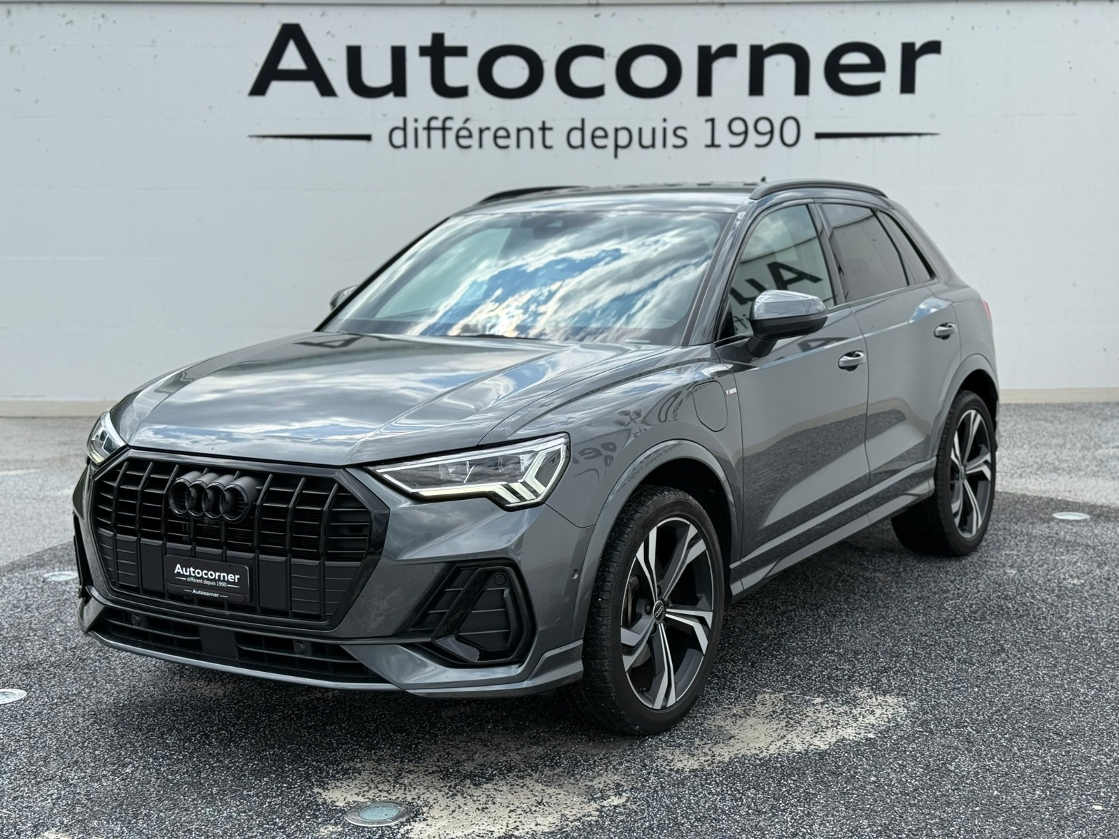 AUDI Q3 45 TFSI e S line S-tronic-image-0