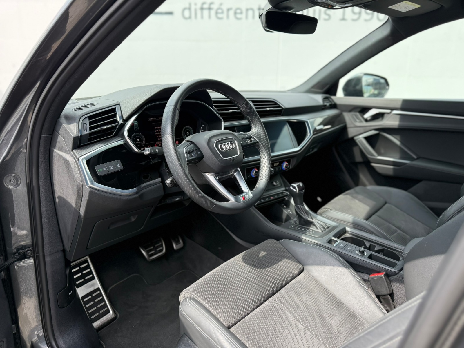 AUDI Q3 45 TFSI e S line S-tronic-image-8