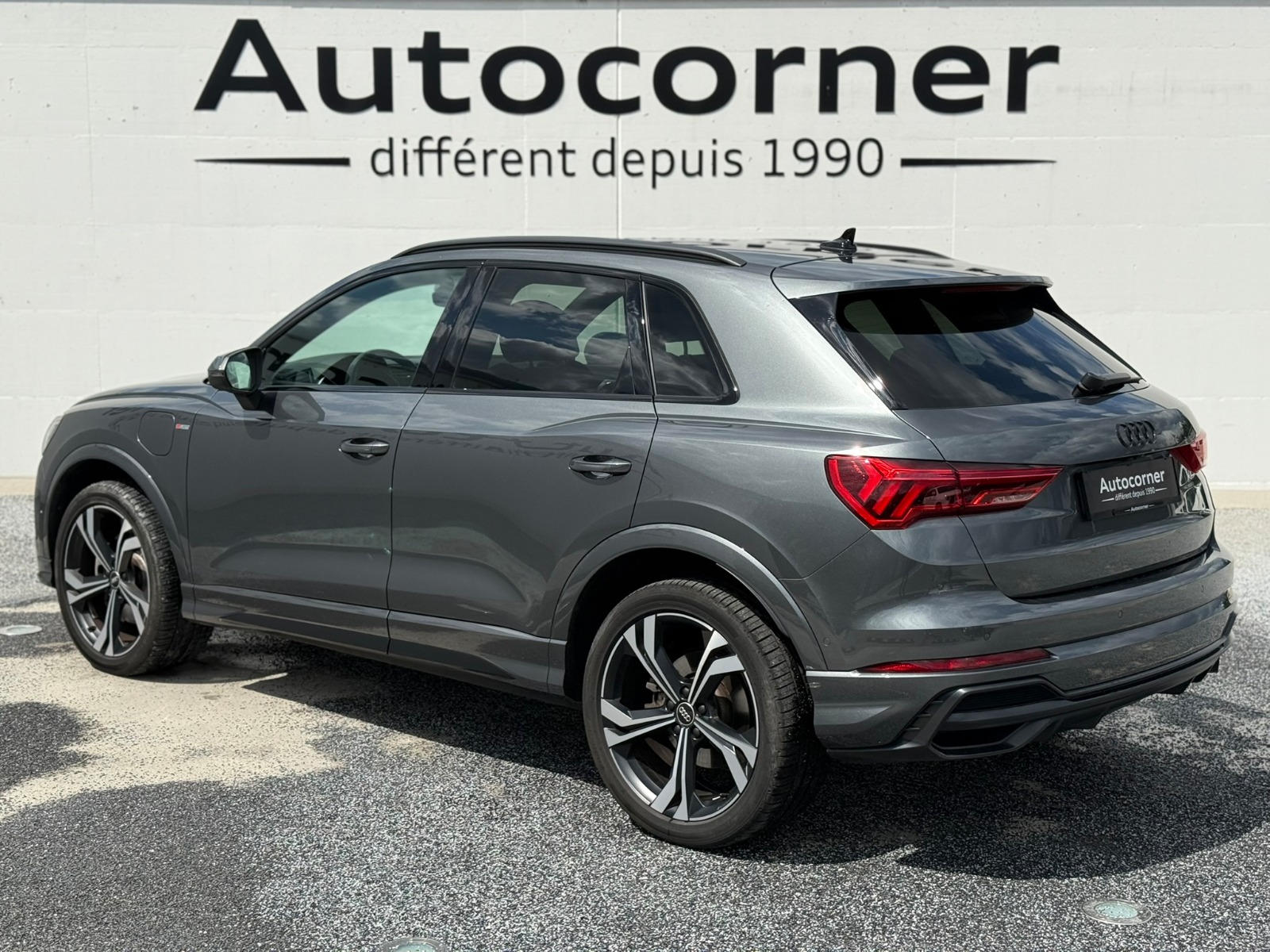 AUDI Q3 45 TFSI e S line S-tronic-image-2