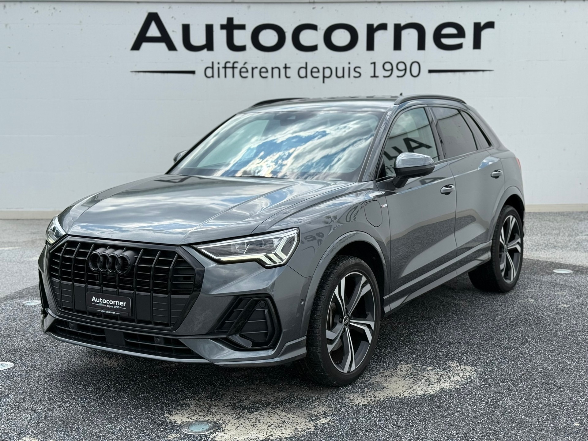 AUDI Q3 45 TFSI e S line S-tronic-image-0
