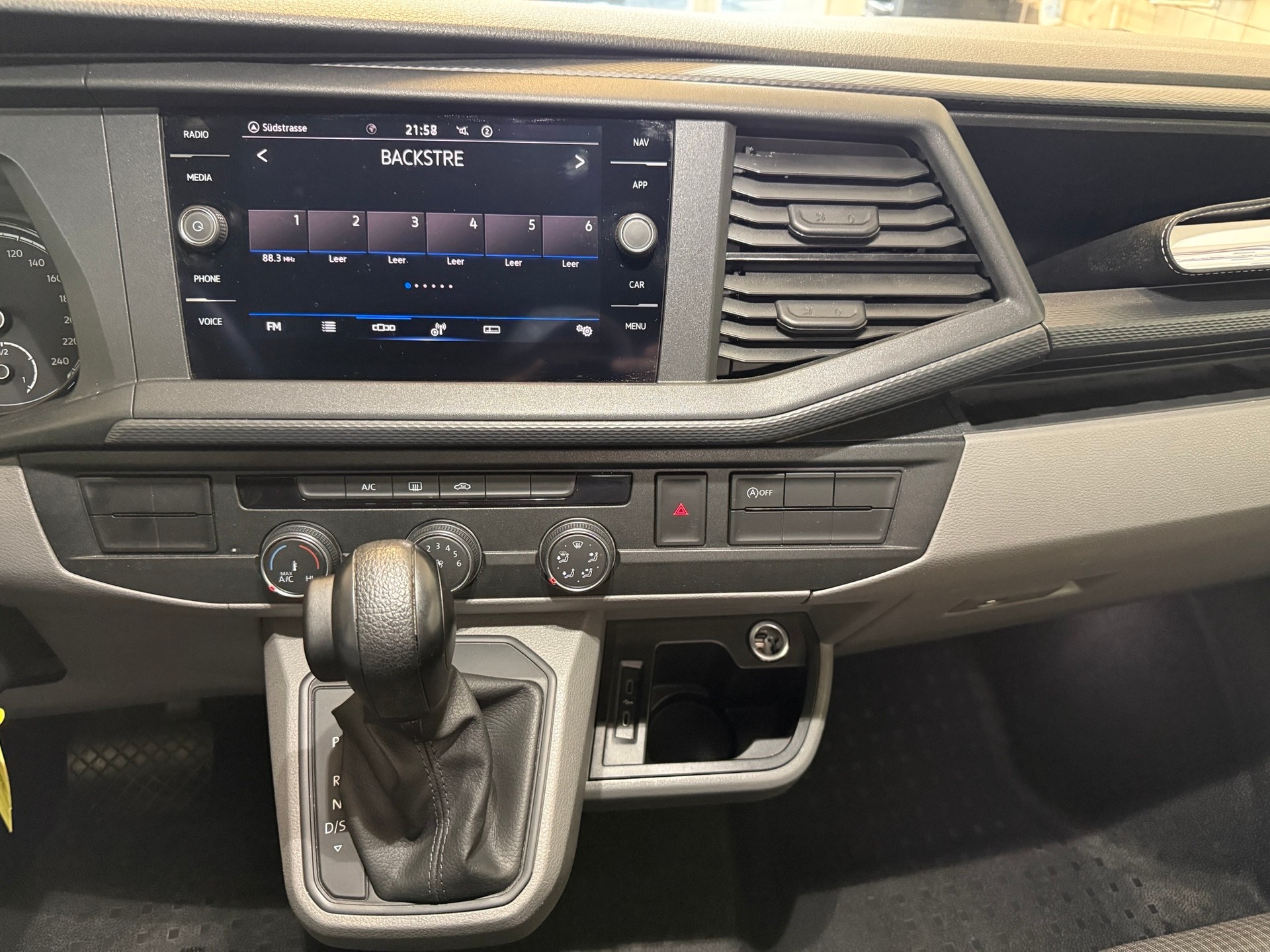 VW T6.1 2.0 TDI DSG-image-14