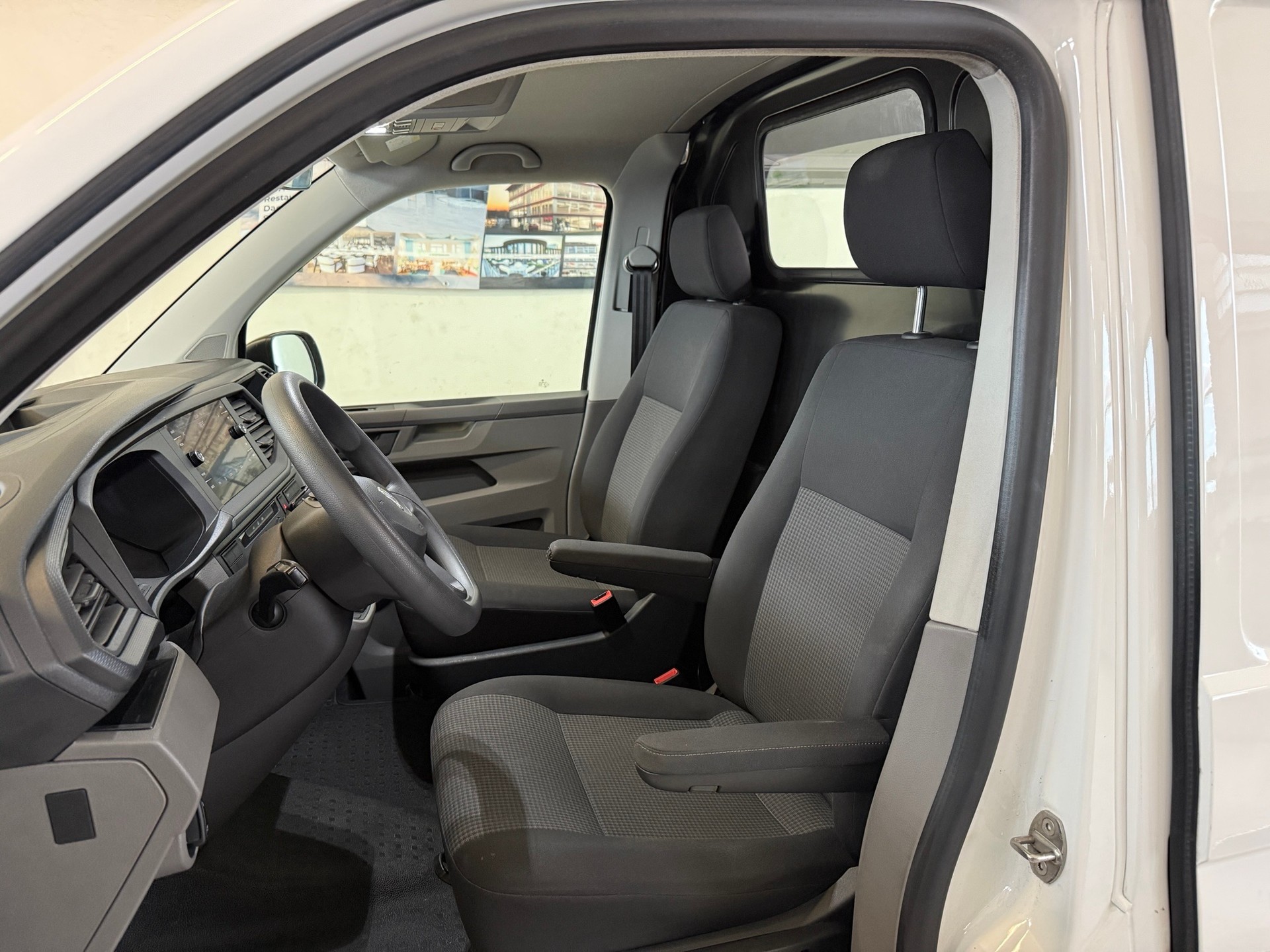 VW T6.1 2.0 TDI DSG-image-16