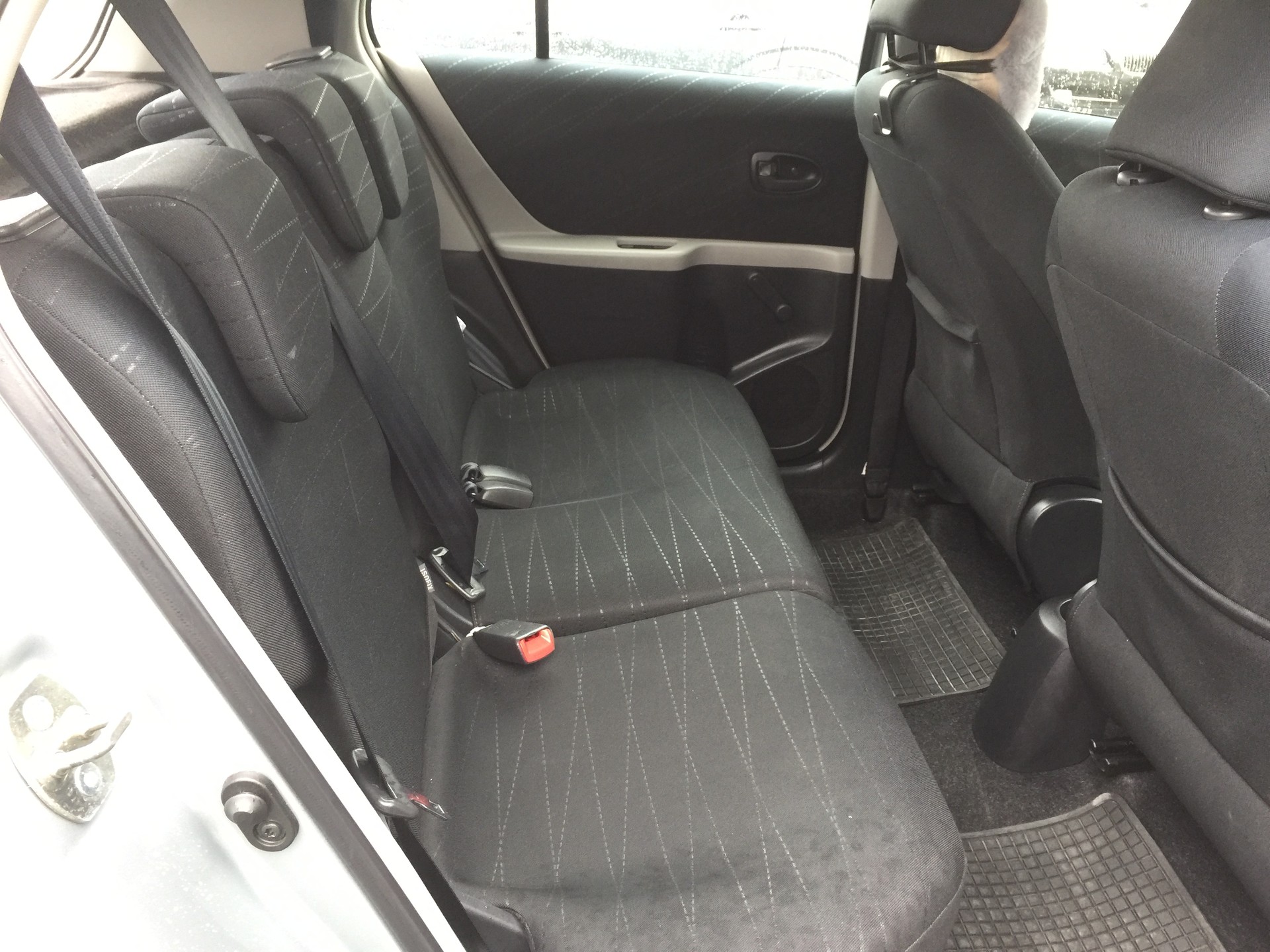 TOYOTA Yaris 1.3 Linea Luna-image-8