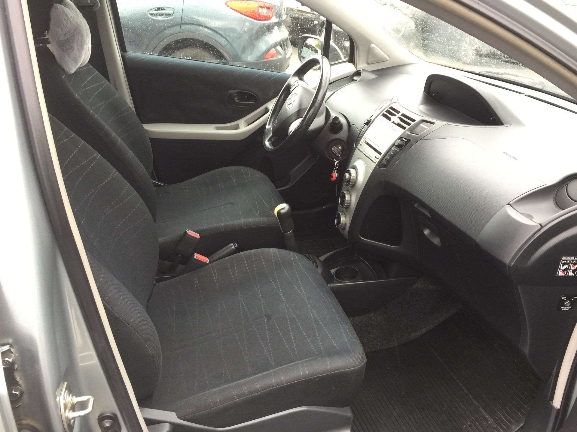 TOYOTA Yaris 1.3 Linea Luna-image-9