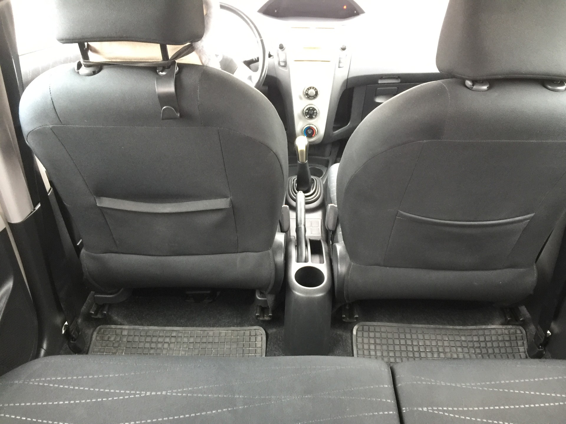TOYOTA Yaris 1.3 Linea Luna-image-7