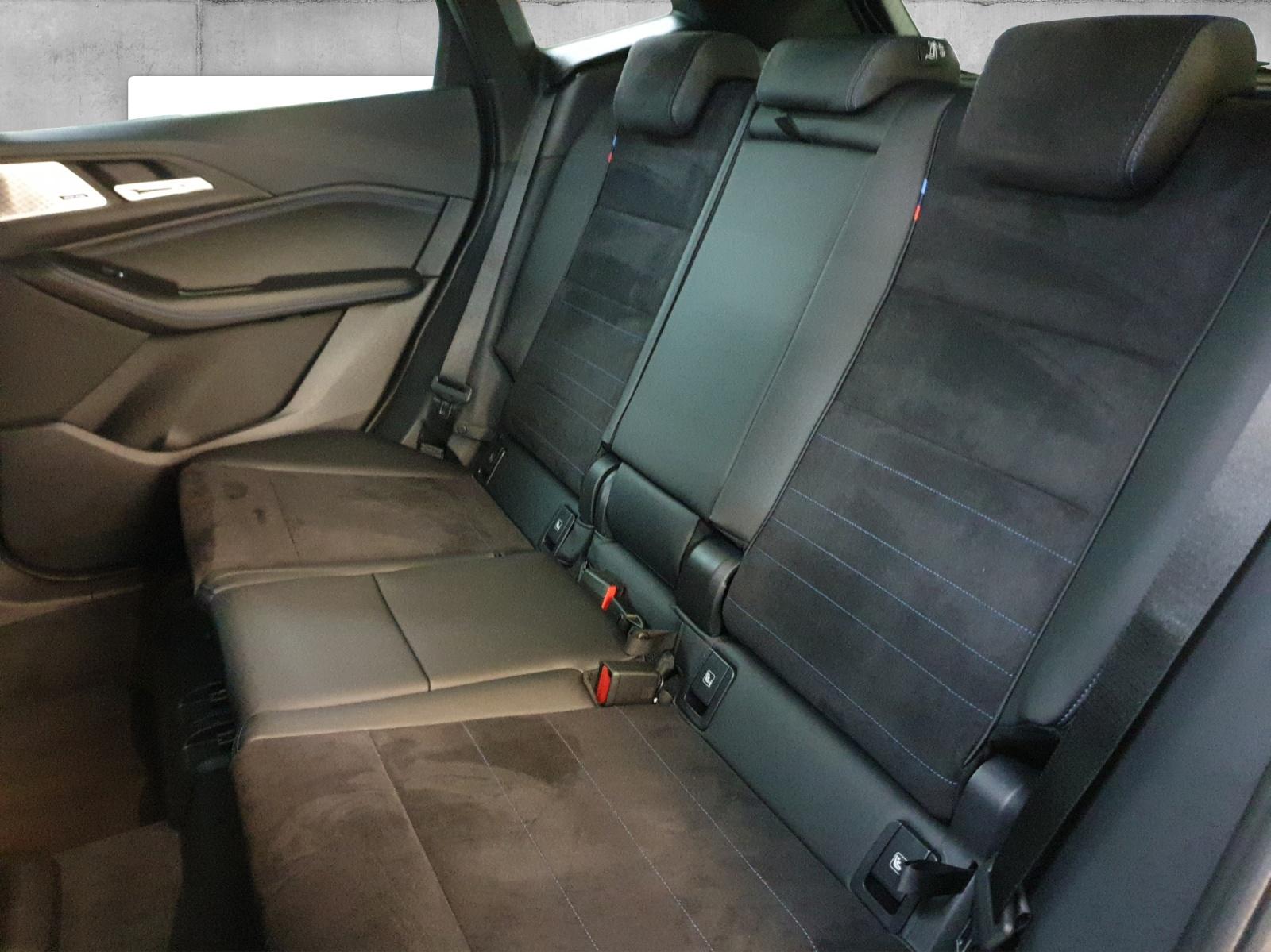 BMW 218d Active Tourer-image-11