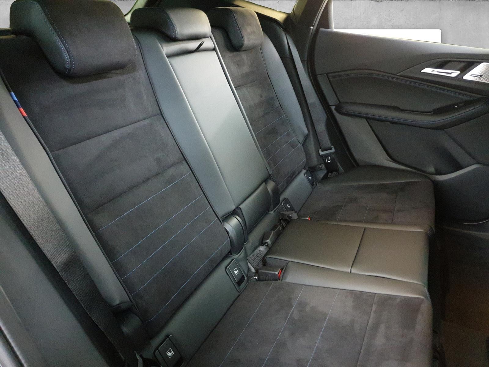BMW 218d Active Tourer-image-13