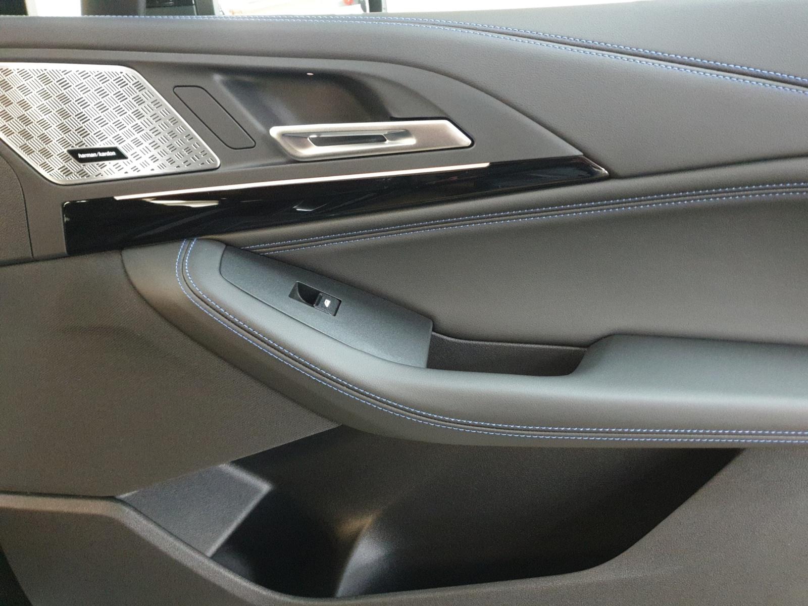 BMW 218d Active Tourer-image-15