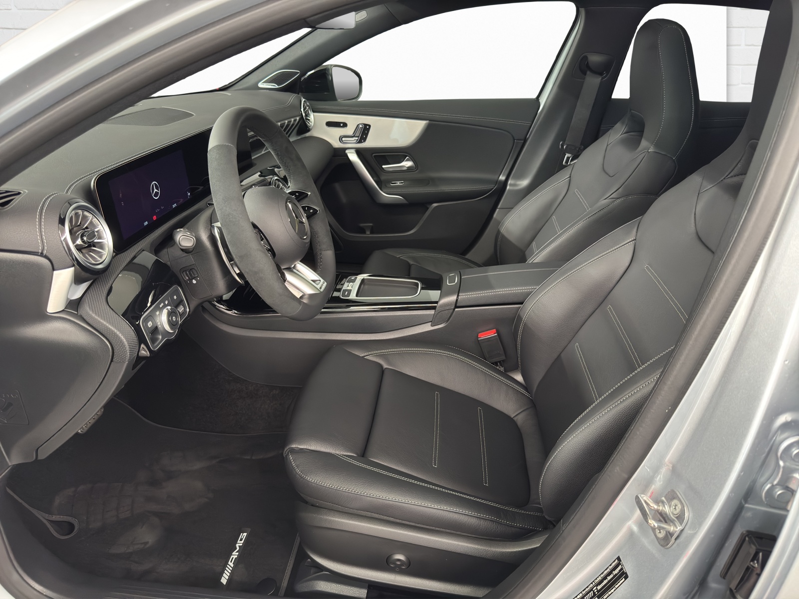 MERCEDES-BENZ AMG A 45 S 4Matic-image-6
