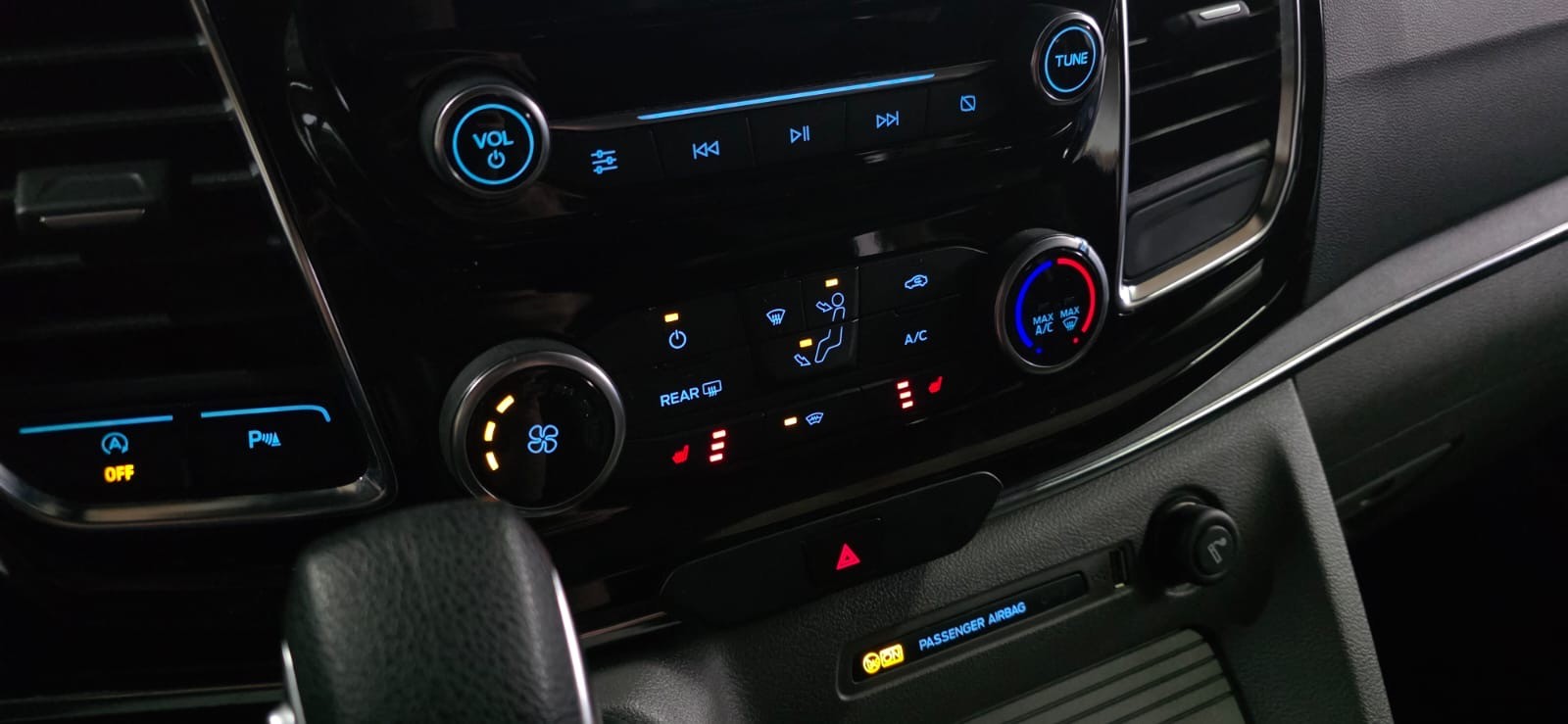 FORD Tourneo Custom 310 L1H1 Titanium SelectShift A-image-21