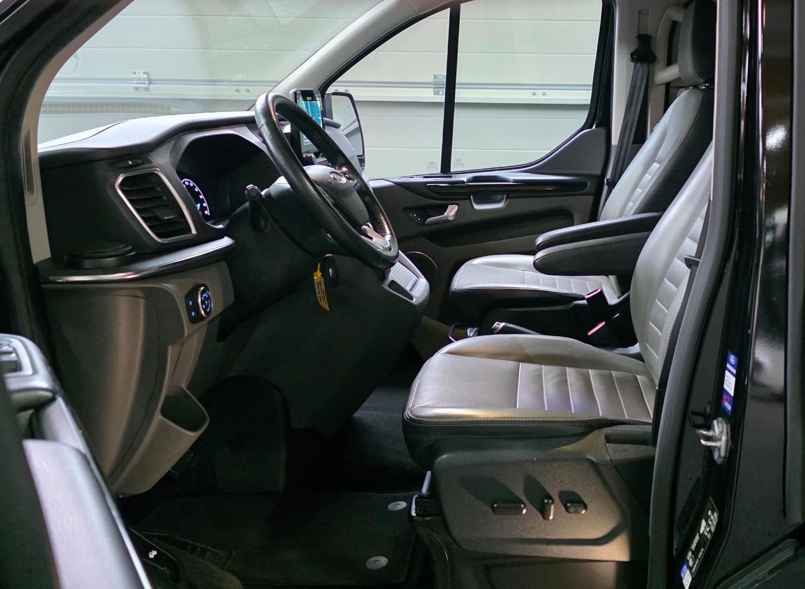 FORD Tourneo Custom 310 L1H1 Titanium SelectShift A-image-9