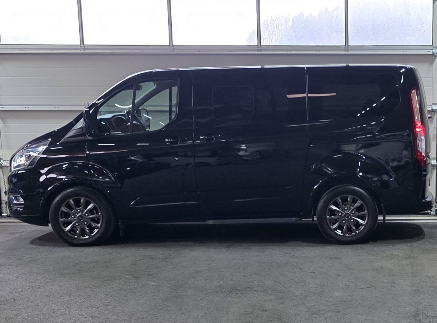 FORD Tourneo Custom 310 L1H1 Titanium SelectShift A-image-1