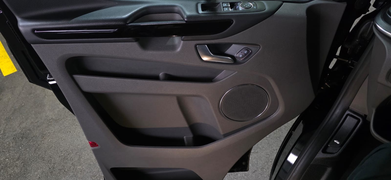 FORD Tourneo Custom 310 L1H1 Titanium SelectShift A-image-14