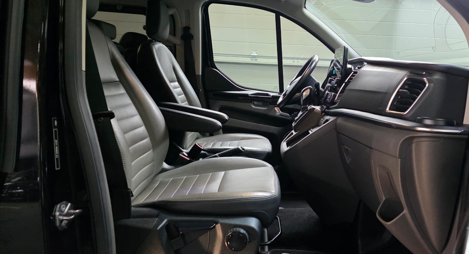 FORD Tourneo Custom 310 L1H1 Titanium SelectShift A-image-7