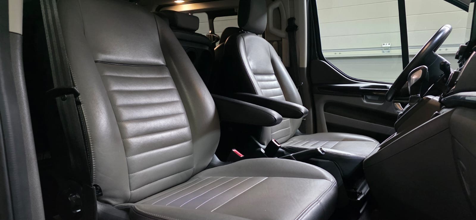 FORD Tourneo Custom 310 L1H1 Titanium SelectShift A-image-10