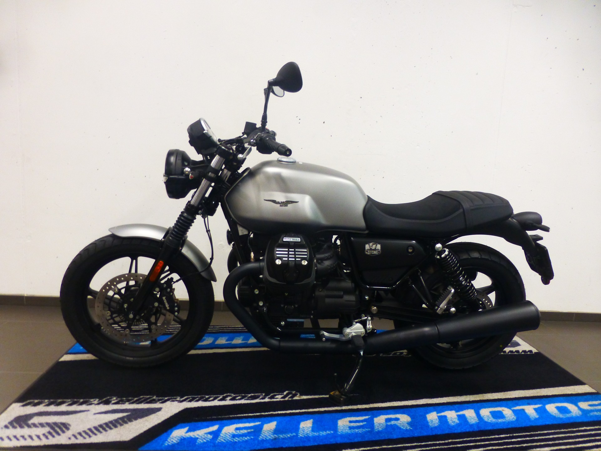 MOTO GUZZI V7 IV 850 Stone 35KW-showroom-element-1
