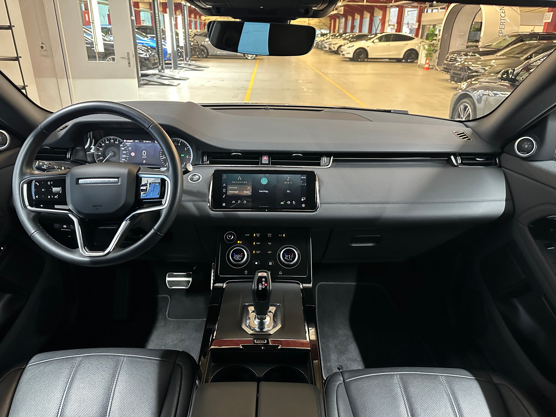 LAND ROVER Range Rover Evoque R-Dynamic P 200 SE AT9-image-9