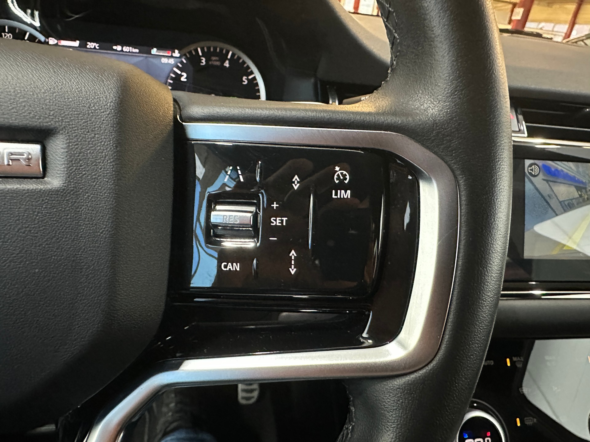 LAND ROVER Range Rover Evoque R-Dynamic P 200 SE AT9-image-12