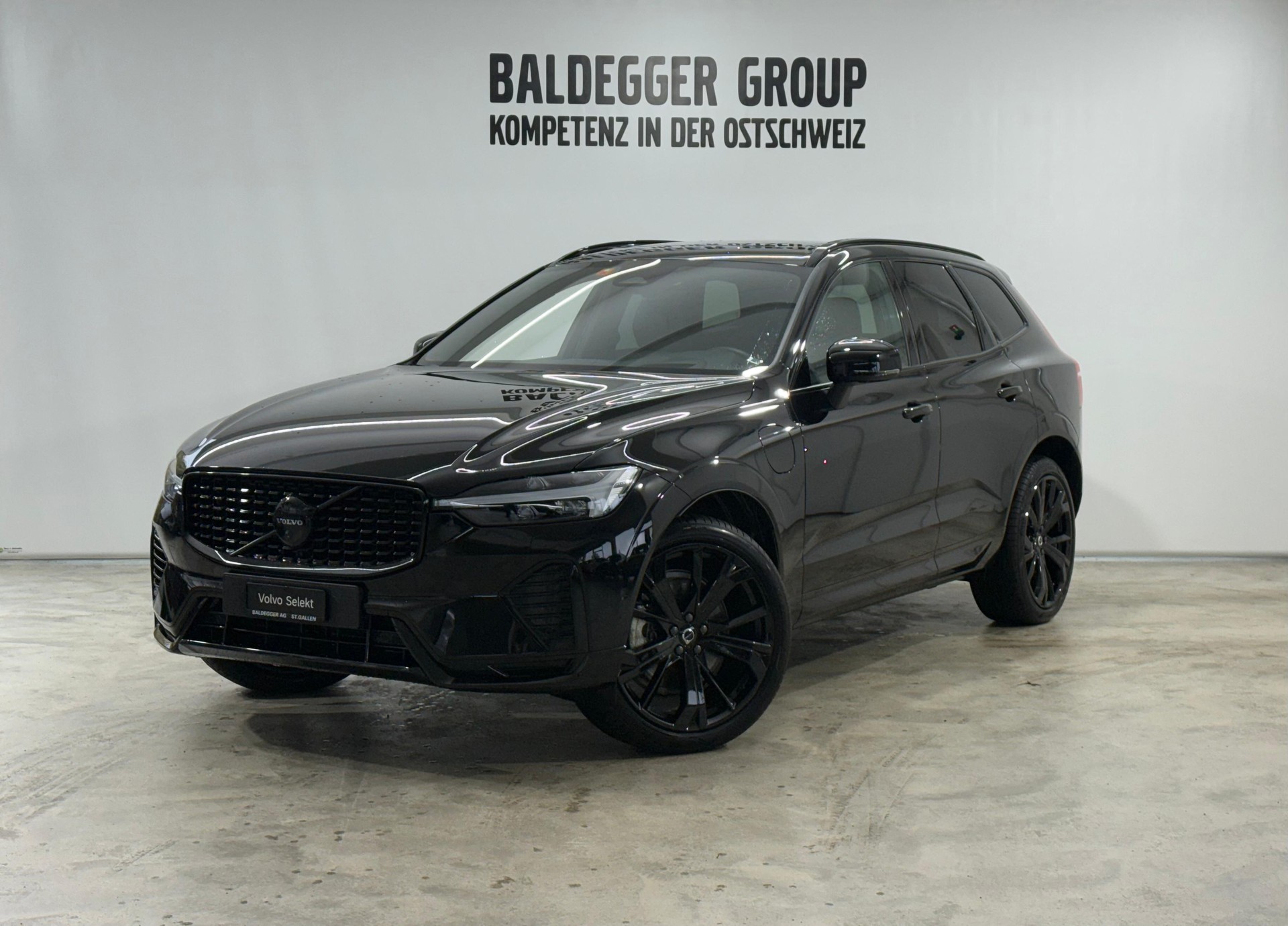 VOLVO XC60 2.0 T8 TE XCENTRIC Black-image-0