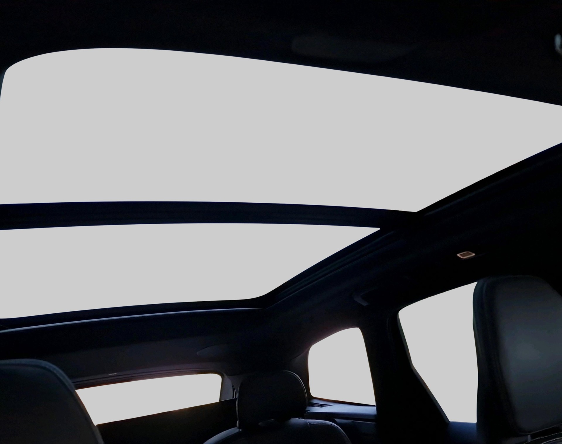 VOLVO XC60 2.0 T8 TE XCENTRIC Black-image-18