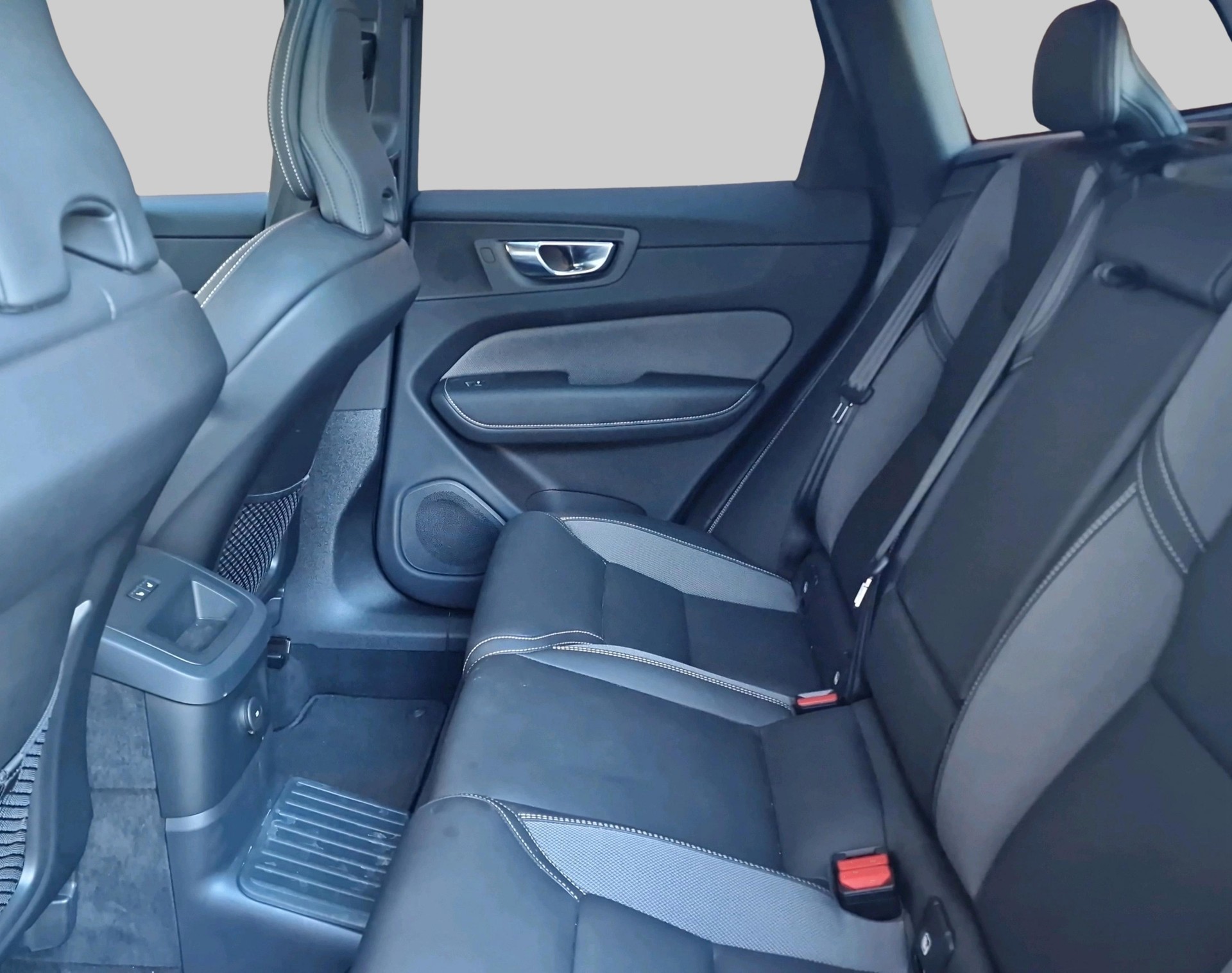 VOLVO XC60 2.0 T8 TE XCENTRIC Black-image-6