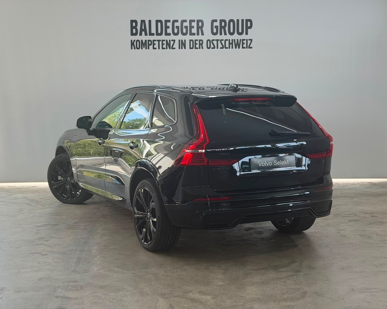 VOLVO XC60 2.0 T8 TE XCENTRIC Black-image-1