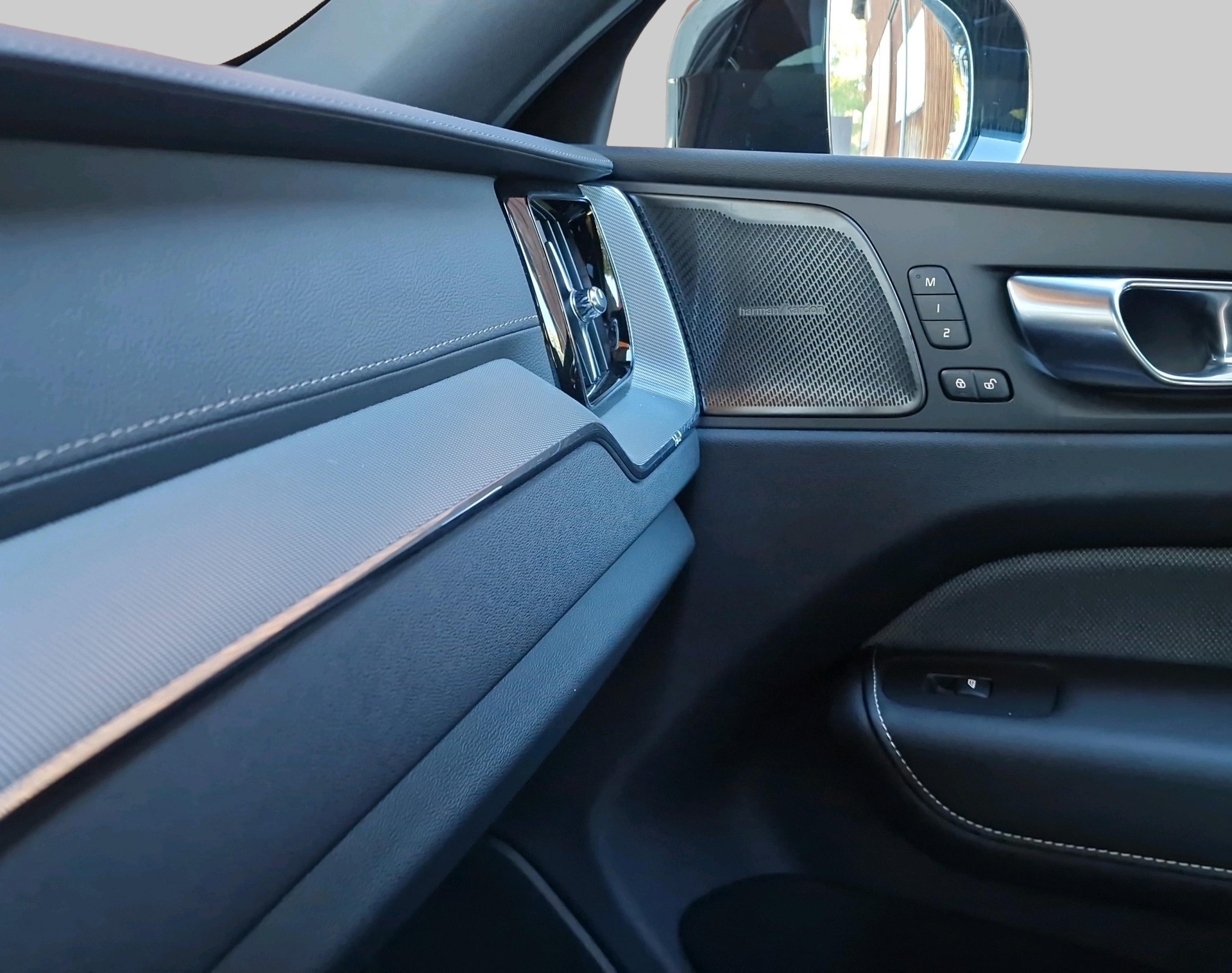 VOLVO XC60 2.0 T8 TE XCENTRIC Black-image-21