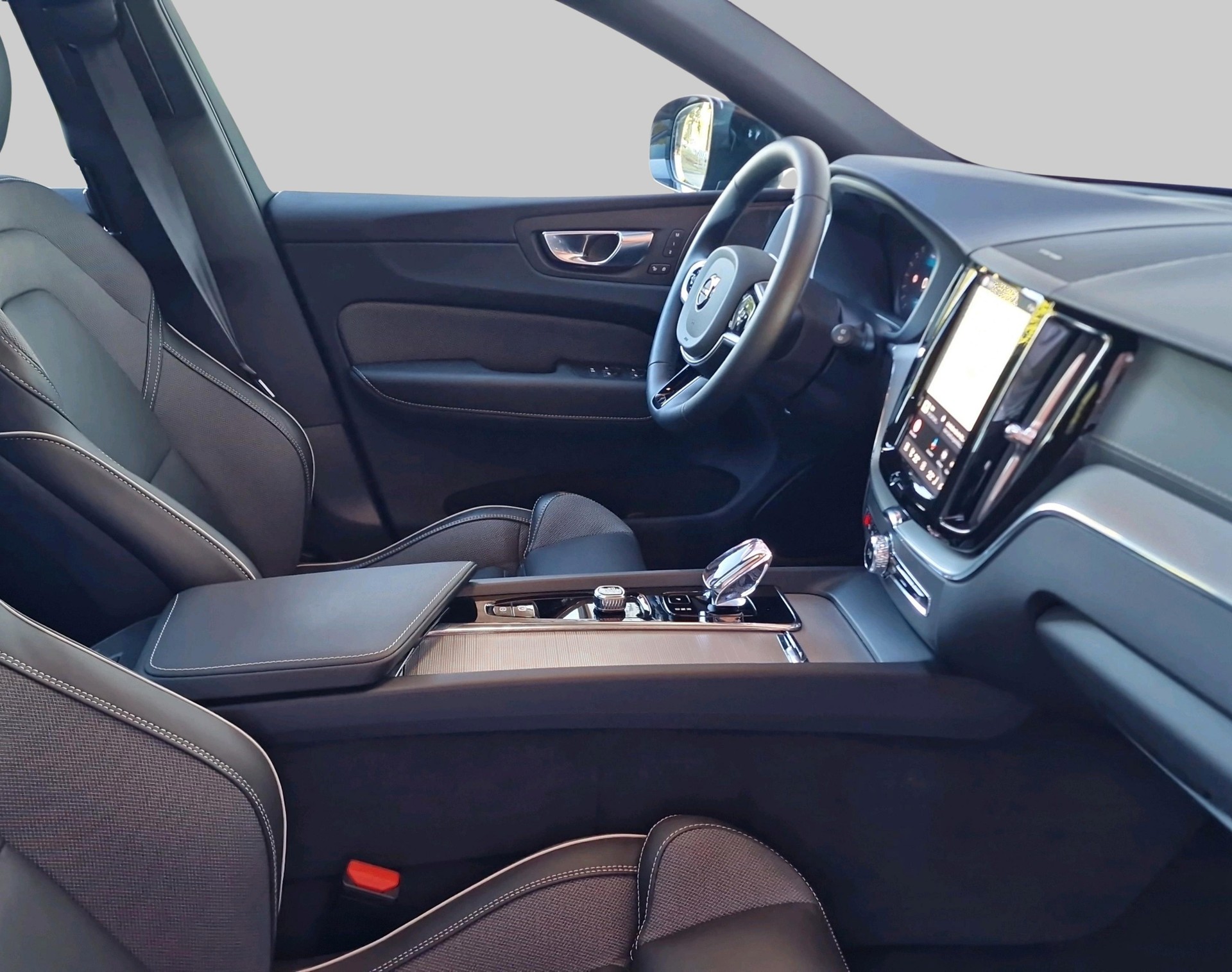 VOLVO XC60 2.0 T8 TE XCENTRIC Black-image-4