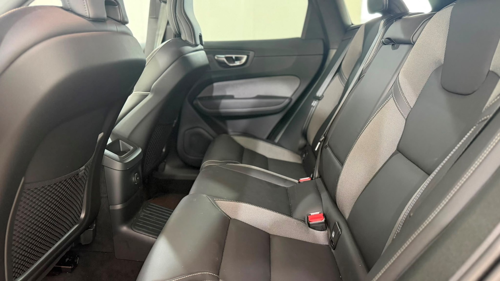 VOLVO XC60 2.0 T8 TE XCENTRIC Black-image-6