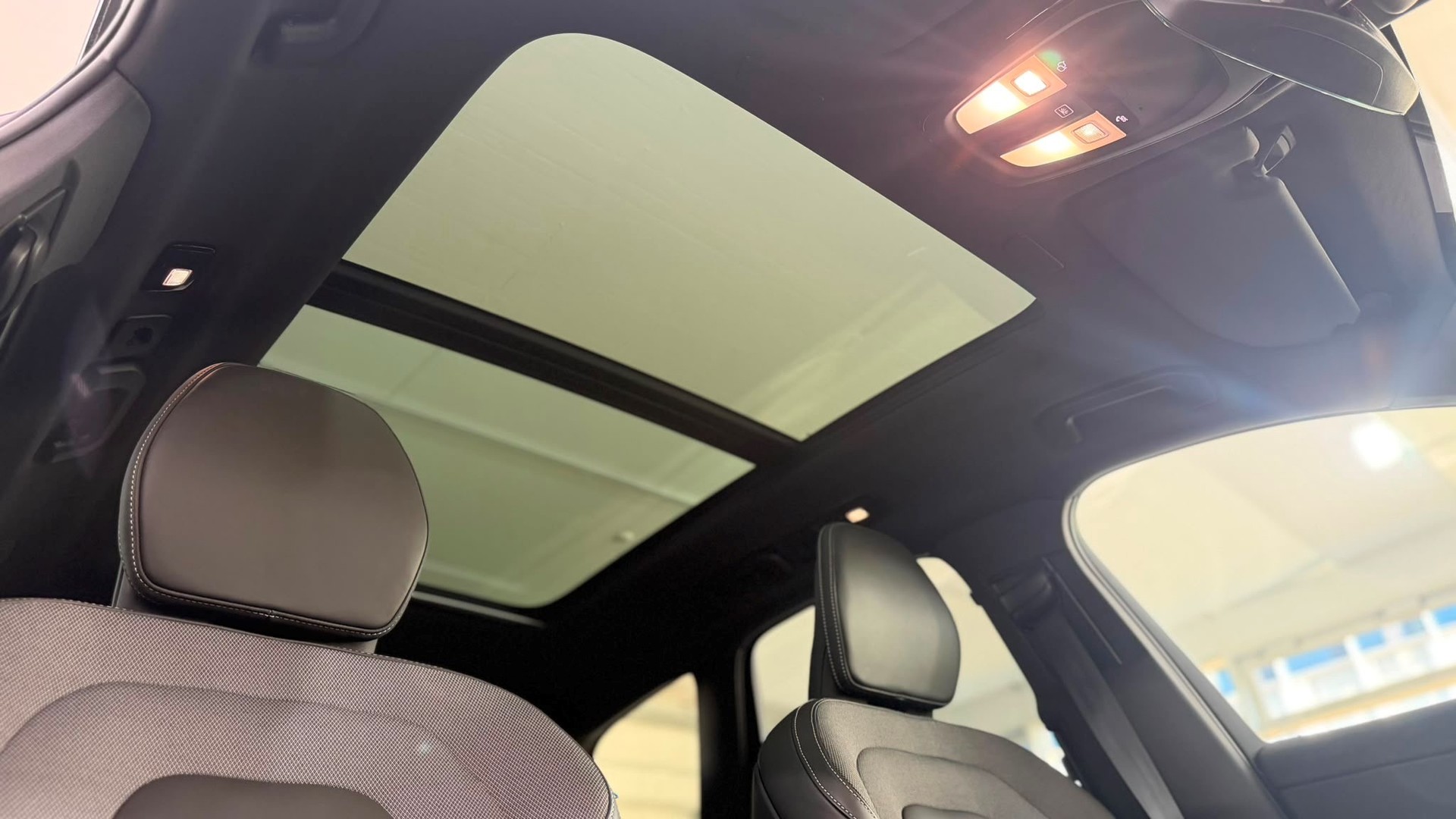VOLVO XC60 2.0 T8 TE XCENTRIC Black-image-9