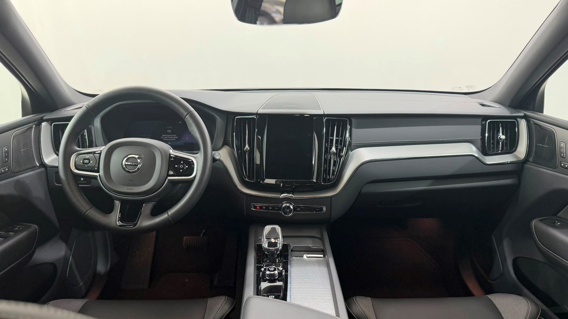 VOLVO XC60 2.0 T8 TE XCENTRIC Black-image-5