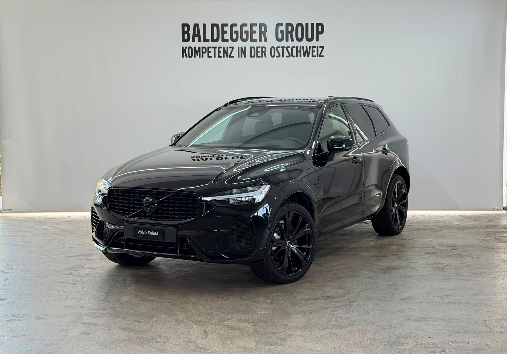 VOLVO XC60 2.0 T8 TE XCENTRIC Black-image-0