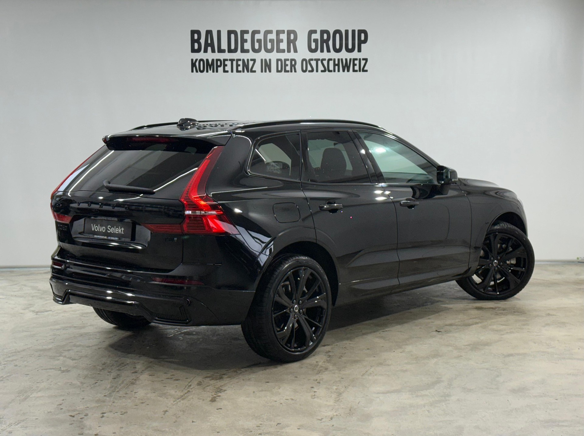 VOLVO XC60 2.0 T8 TE XCENTRIC Black-image-2