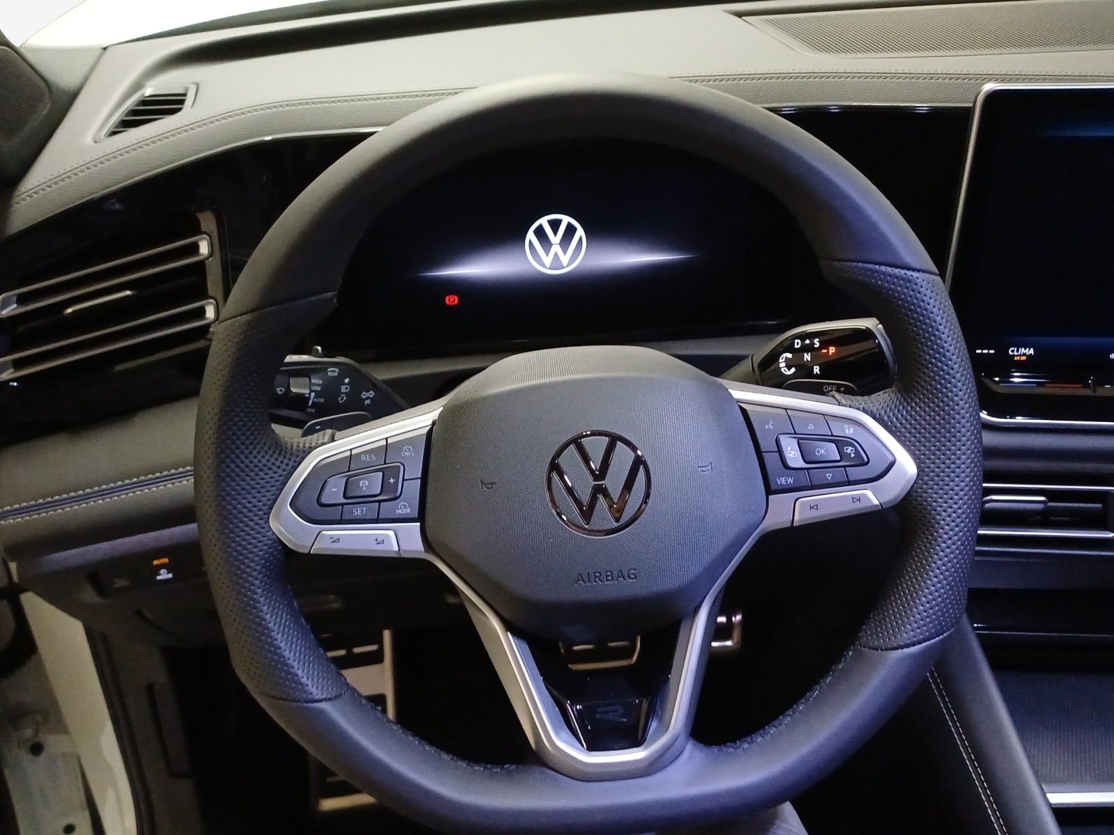 VW Tiguan 2.0 TSI DSG R-Line 4Motion-image-9