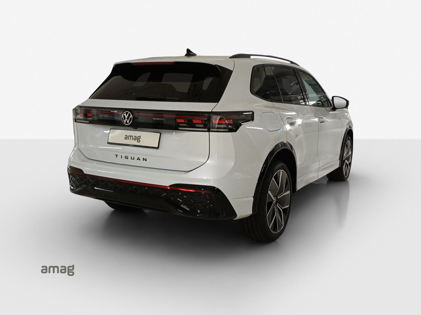 VW Tiguan 2.0 TSI DSG R-Line 4Motion-image-4