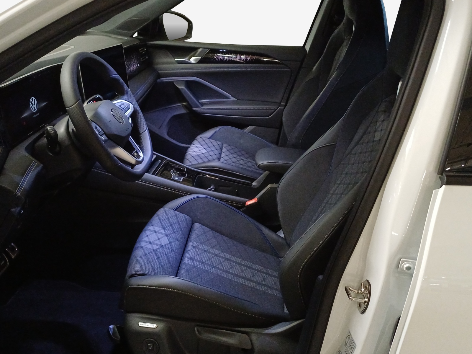 VW Tiguan 2.0 TSI DSG R-Line 4Motion-image-7