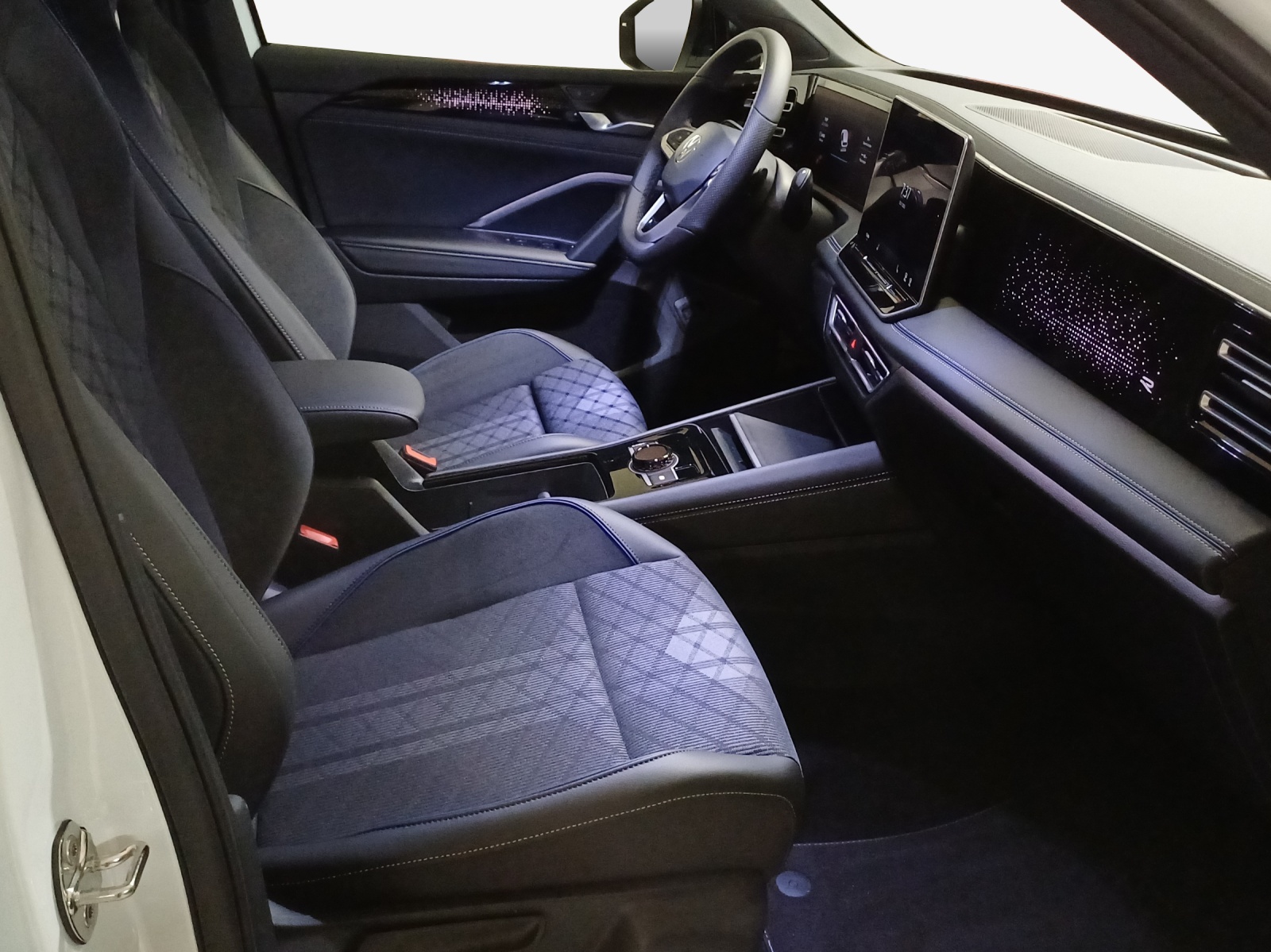 VW Tiguan 2.0 TSI DSG R-Line 4Motion-image-15
