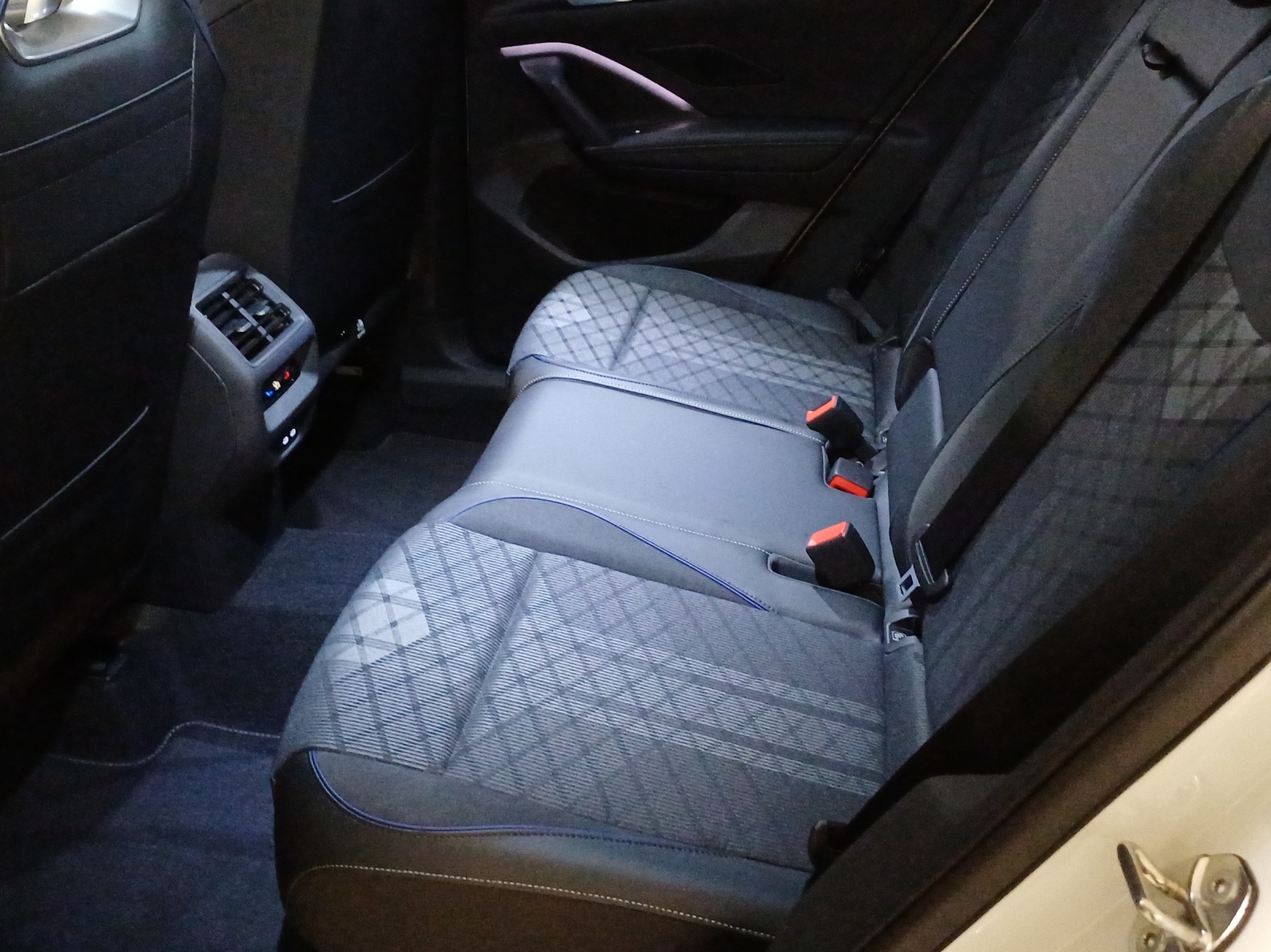 VW Tiguan 2.0 TSI DSG R-Line 4Motion-image-11