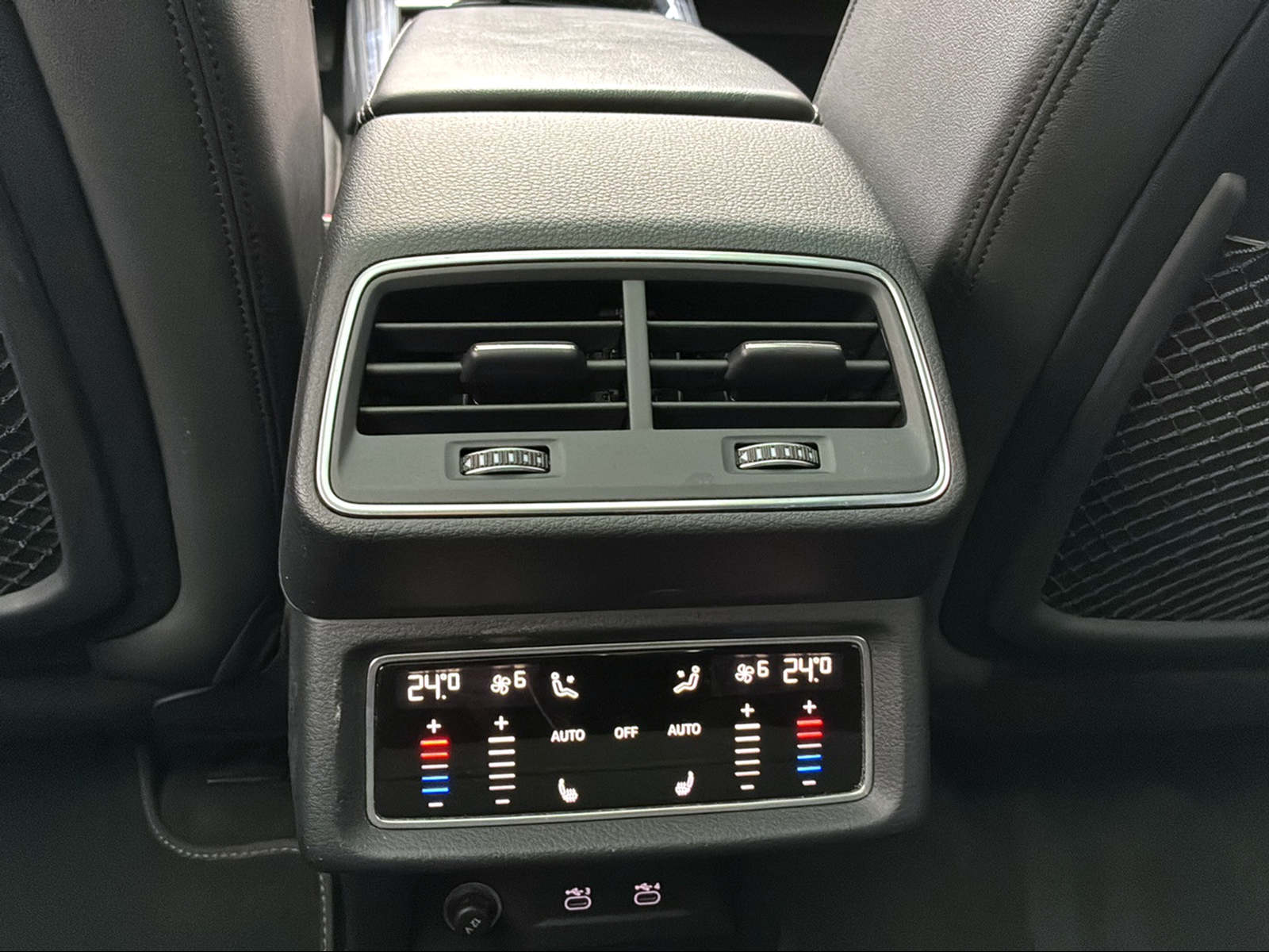 AUDI e-tron 55 Sportback S Line quattro Daytonagrau Perleffekt-image-18
