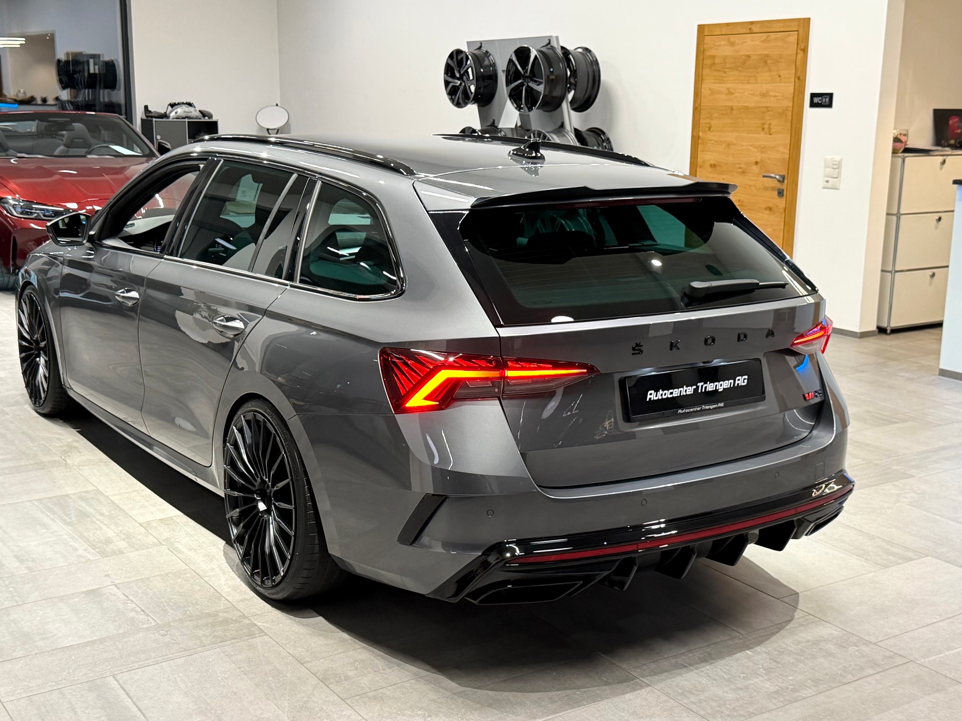 SKODA Octavia Combi 2.0 TSI DSG RS-image-4