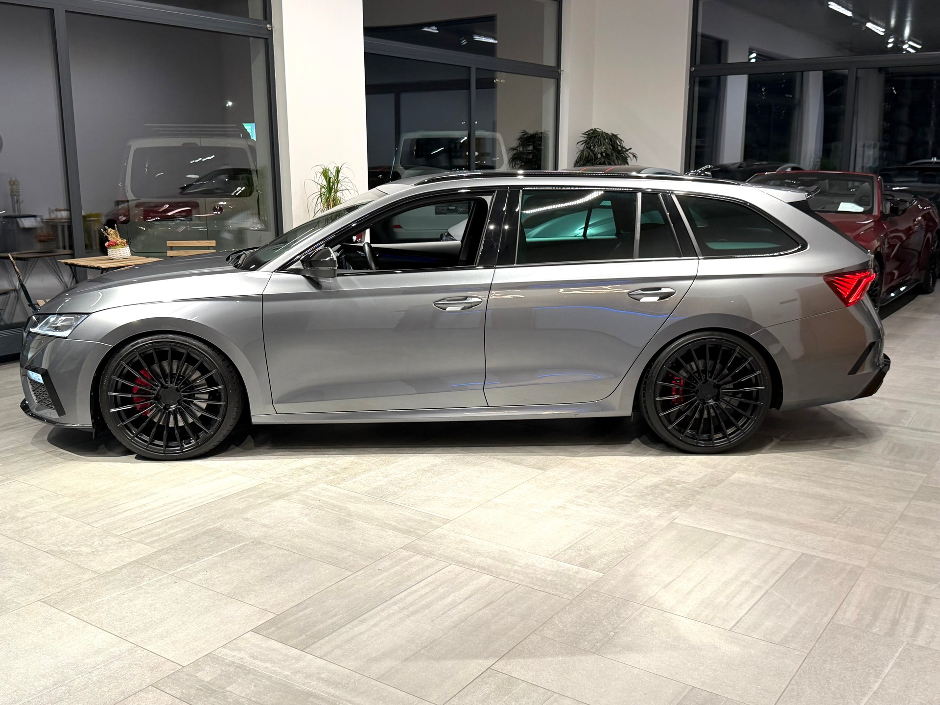 SKODA Octavia Combi 2.0 TSI DSG RS-image-10