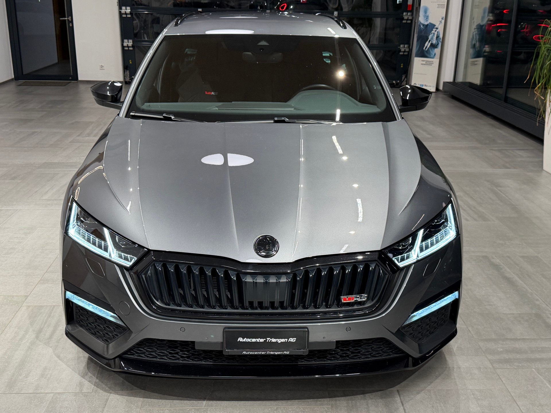 SKODA Octavia Combi 2.0 TSI DSG RS-image-2