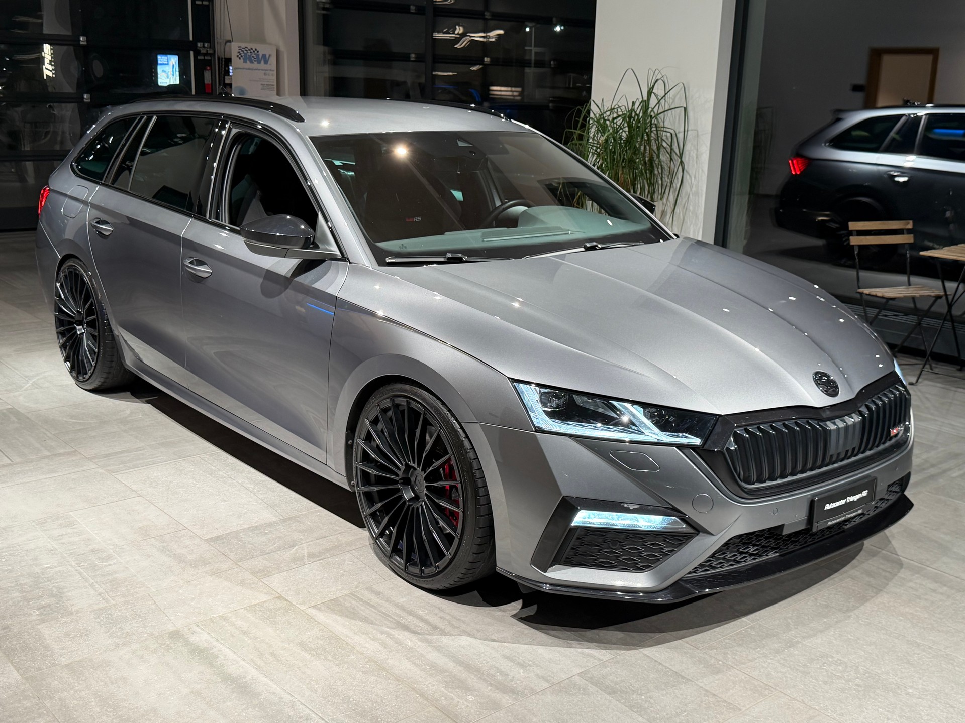 SKODA Octavia Combi 2.0 TSI DSG RS-image-3