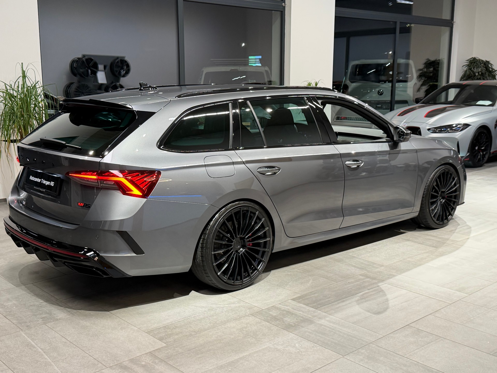 SKODA Octavia Combi 2.0 TSI DSG RS-image-5